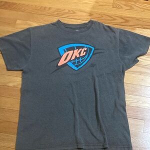 Oklahoma City Thunder size large tee shirt